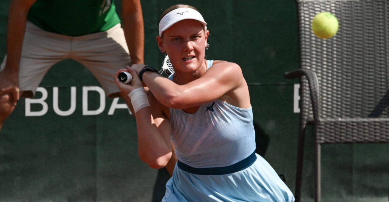 Suzan Lamens NED during the quarter finals match vs. Aliaksandra Sasnovich at the WTA250 Hungarian Gran Prix Tennis on 19th July 2024 at Romai Teniszakademia, Budapest, Hungary PUBLICATIONxNOTxINxITA Copyright: xVincenzoxOrlando/IPAxSportx/xipax/xx IPA_48107814 IPA_Agency_IPA48107814 || 293697_0004 2024 am DER finals grand Grosser Hungarian international MEHRSPORT player premiumd prix quarter quer sport tennis x0x