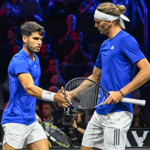 shake hands Carlos Alcaraz ESP Alexander Zverev GER 20.09.2024 Tennis Laver Cup Tag 1, Uber Arena, Berlin, Berlin Germany shake hands Carlos Alcaraz ESP Alexander Zverev GER 20 09 2024 Tennis Laver Cup Day 1, Uber Arena, Berlin, Berlin Germany 00321, pep_20240920_hm