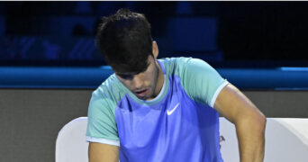 Carlos Alcaraz struggles in his opening match at the 2024 ATP Finals