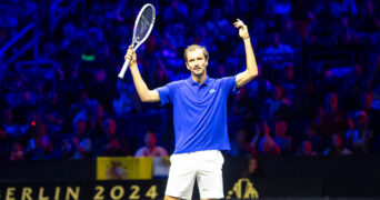 22.09.2024, Tennis, Herren, Laver Cup 2024, Berlin, Einzel, Ben Shelton Team World - Daniil Medwedew Team Europe Daniil Medwedew Team Europe jubelt. Berlin Uber Arena Berlin Deutschland 22 09 2024, Tennis, Men, Laver Cup 2024, Berlin, Singles, Ben Shelton Team World Daniil Medvedev Team Europe Daniil Medvedev Team Europe cheers Berlin Uber Arena Berlin Germany