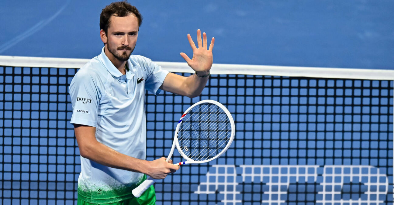 ATP, Tennis Herren QATAR EXXONMOBIL OPEN ROUND OF 32 Daniil Medvedev competes in her round of 32 match against Karen Khachanov during the ATP Qatar ExxonMobil Open 2025 tennis tournament at the Khalifa International Tennis Complex in Doha, Qatar, on February 18, 2025. DOHA Qatar