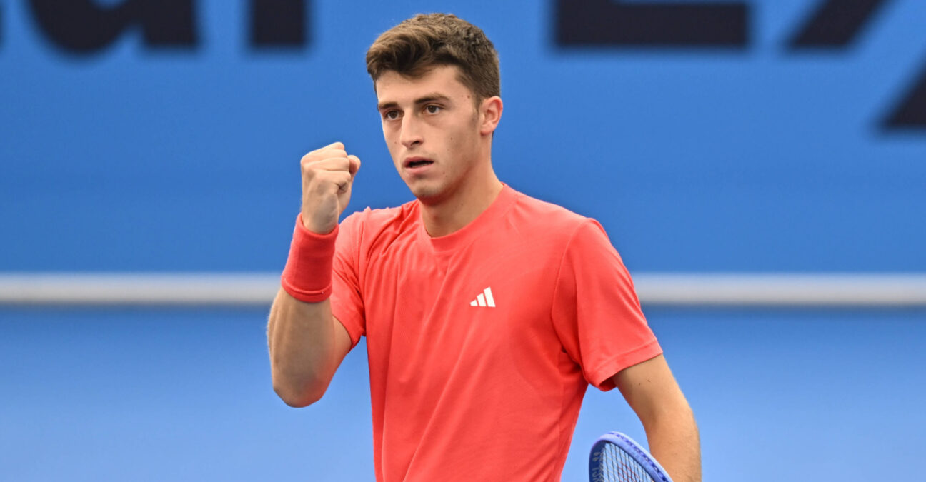 ATP, Tennis Herren QATAR EXXONMOBIL OPEN ROUND OF 32 Luca Nardi of Italy competes in her round of 32l match against Zhizhen Zhang of Chinaduring the ATP Qatar ExxonMobil Open 2025 tennis tournament at the Khalifa International Tennis Complex in Doha, Qatar, on February 18, 2025. DOHA Qatar