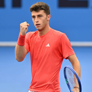 ATP, Tennis Herren QATAR EXXONMOBIL OPEN ROUND OF 32 Luca Nardi of Italy competes in her round of 32l match against Zhizhen Zhang of Chinaduring the ATP Qatar ExxonMobil Open 2025 tennis tournament at the Khalifa International Tennis Complex in Doha, Qatar, on February 18, 2025. DOHA Qatar