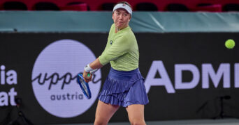 January 28, 2025, Linz, Upper Austria, Austria: Lulu Sun of New Zealand, returns with backhand to Sara Sorribes Tormo of Spain during the Upper Austria Ladies Linz - Womens Tennis, WTA500