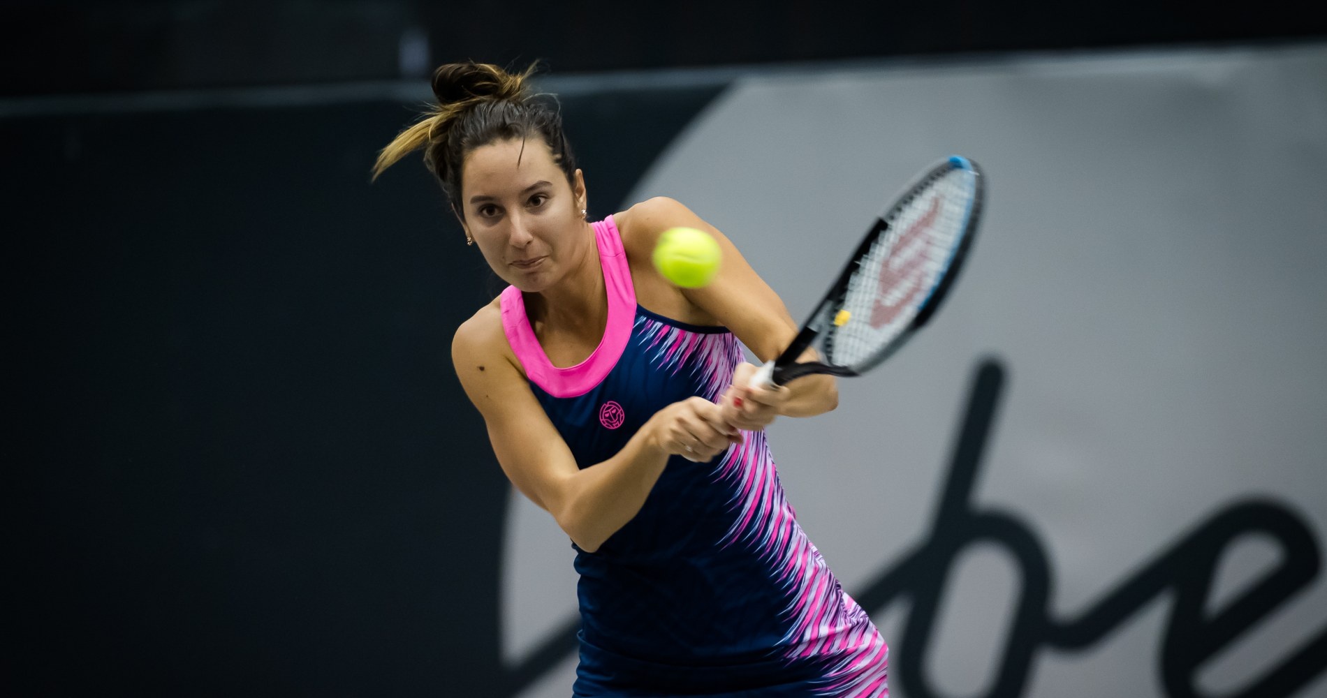 Oceane Dodin hitting a backhand at the Linz tournament in 2021