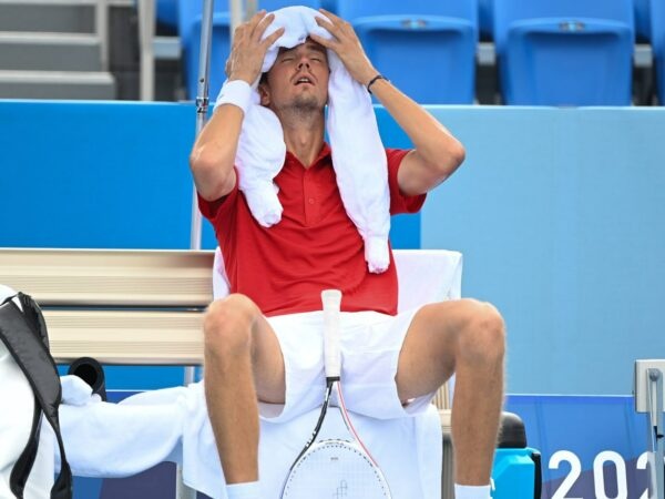 Daniil Medvedev feeling the heat in Tokyo, 2021 (Olympics)