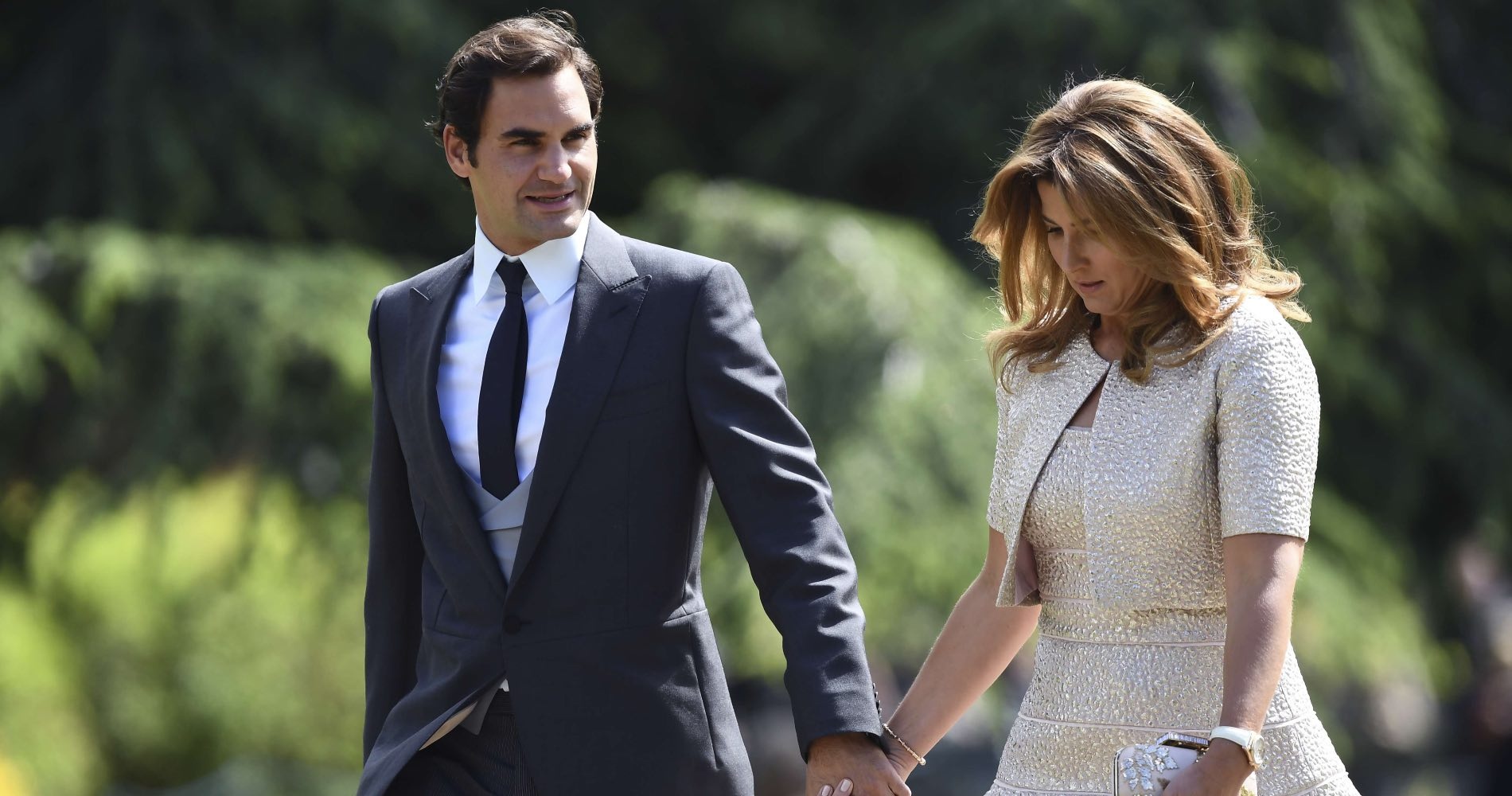 Federer apparaît (sans béquilles !) au mariage du fils de Bernard Arnault