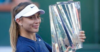 Paula Badosa, avec le trophée d'Indian Wells 2021