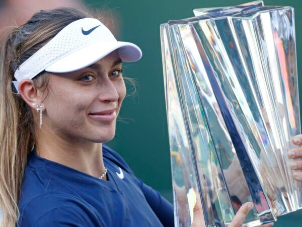 Paula Badosa, avec le trophée d'Indian Wells 2021