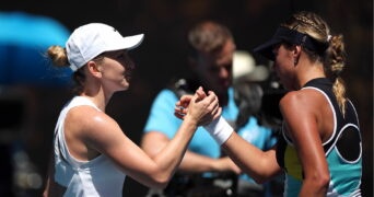 Simona Halep et Anett Kontaveit, à l'Open d'Australie en 2020