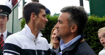 Novak Djokovic et son père, Srdjan, en 2011