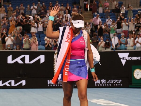 Naomi Osaka leaves court R3 AO 2022