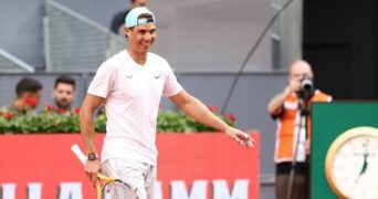 Rafael Nadal tout sourire à l'entraînement devant les photographes © Zuma / Panoramic