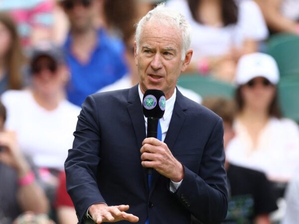John McEnroe à Wimbledon, en 2022 © AI / Reuters / Panoramic