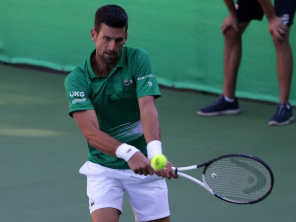 Novak Djokovic se produit lors de l'inauguration d'un centre de tennis régional qui préparera les meilleurs joueurs de tennis aux grands tournois, à Visoko, 2022