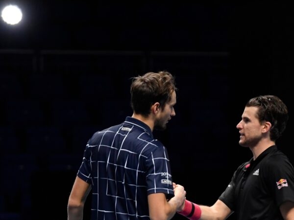 Daniil Medvedev Dominic Thiem Masters 2020 handshake