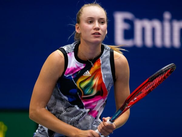 Elena Rybakina US Open 2022 return