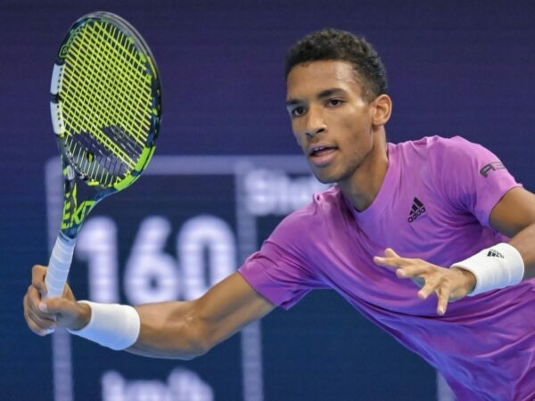 Felix Auger-Aliassime hits a forehand return to Marc-Andrea Huesler at the first round of Basel in 2022