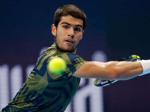 Carlos Alcaraz hits a slice backhand againt Pablo Carreno Busta in Basel