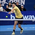 Dominiic Thiem hitting a forhand during his victory vs Hubert Hurkacz in Antwerp in 2022