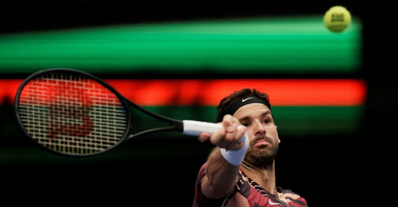 Grigor Dimitrov hits a forehand against Marcos Giron in Vienna in 2022