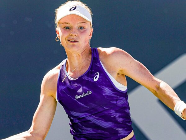 Harriet Dart hitting a forehand in Monastir in 2022