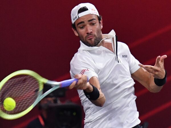 Matteo Berrettini hitting a forehand against Spaniard Roberto Carballes Baena at the Firenze Open in 2022