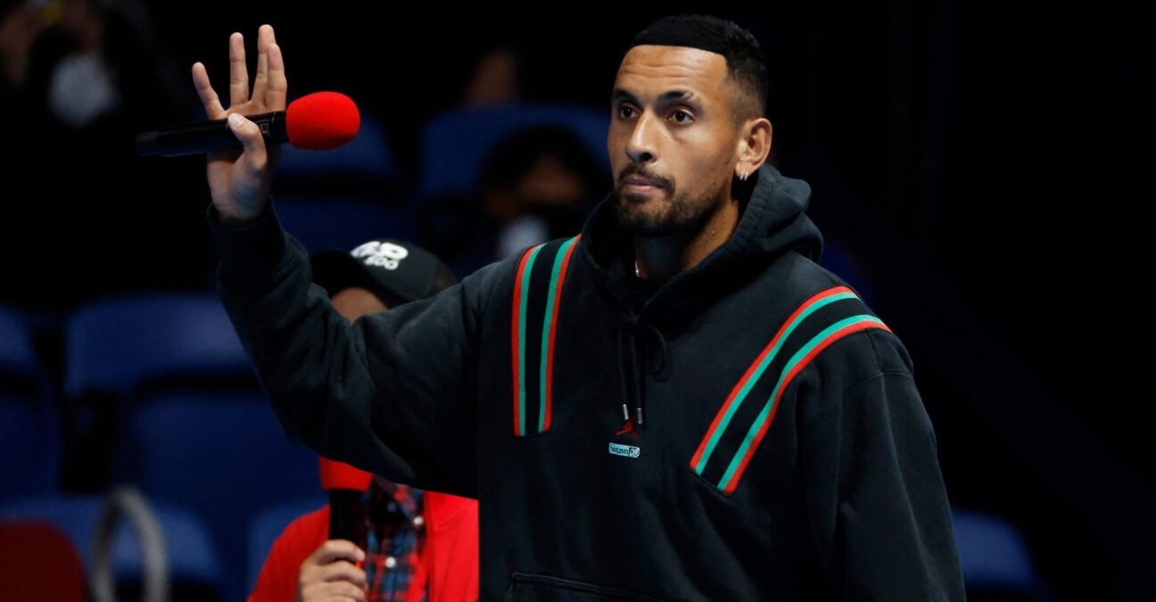 Nick Kyrgios announcing to the crowd his withdrawing from Tokyo in 2022