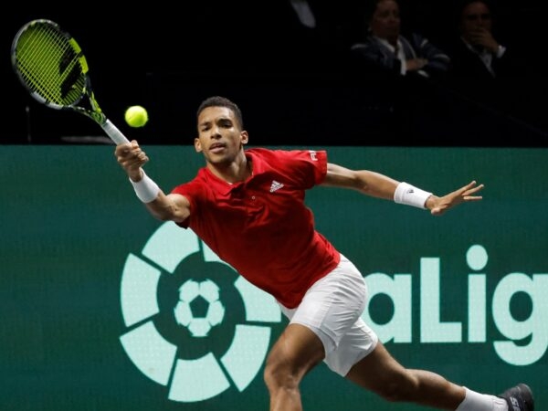 Felix Auger-Aliassime return forehand Davis Cup 2022 Oscar Otte