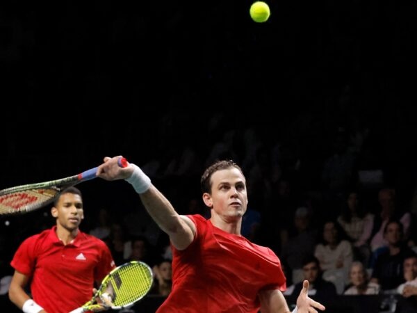 Vasek Pospisil Felix Auger-Aliassime volley double indoor