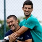 Novak Djokovic avec son ancien physiothérapeute, Ulises Badio, à Wimbledon en 2022