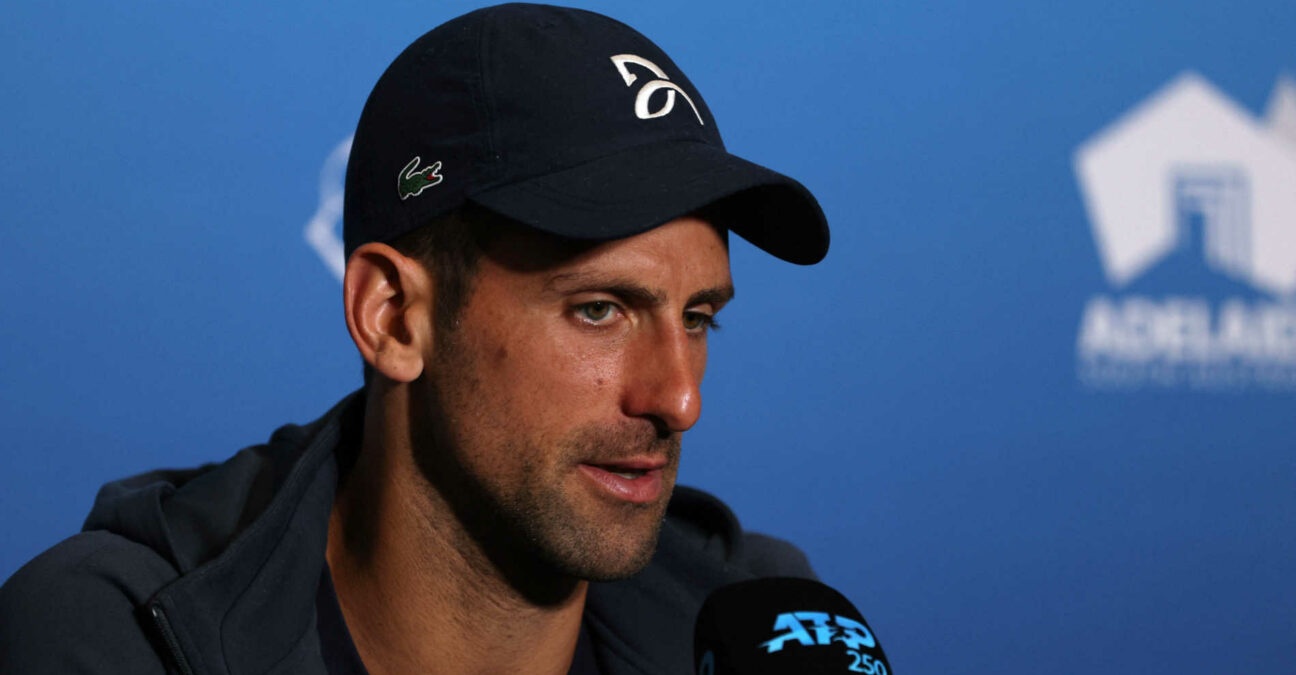 Novak Djokovic en conférence de presse à Adélaïde en 2023 après sa victoire contre Quentin Halys