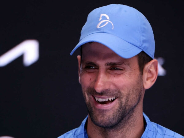 Novak Djokovic en conférence de presse après sa qualification pour les demi-finales de l'Open d'Australie 2023