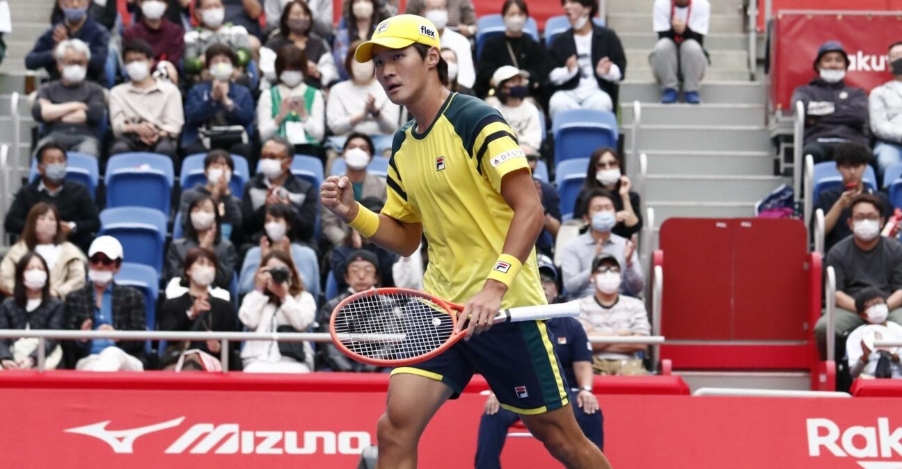 Soonwoo Kwon Tokyo 2022 poing serré casquette masques public