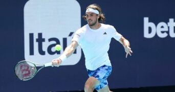 Stefanos Tsitsipas Miami coup droit