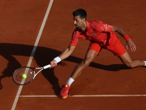 Novak Djokovic contre-amortie coup droit glissade Monte Carlo