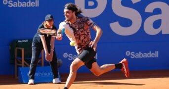 Stefanos Tsitsipas Barcelone coup droit défense