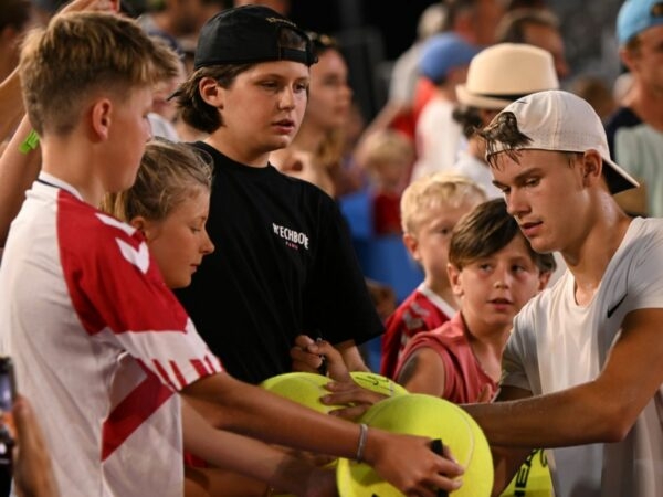 Holger Rune et des supporters danois - Hopman Cup 2023