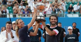 Borna Coric et Donna Vekic avec le trophée de la Hopman Cup - Hopman Cup 2023