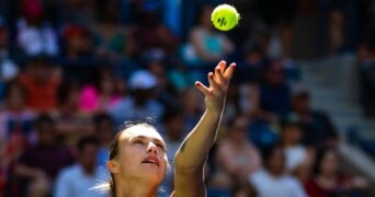 Aryna Sabalenka US Open 2023 service lancer de balle