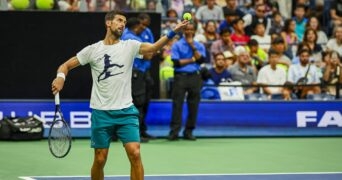 Novak Djokovic US Open 2023 entraînement service stadium Arthur Ashe