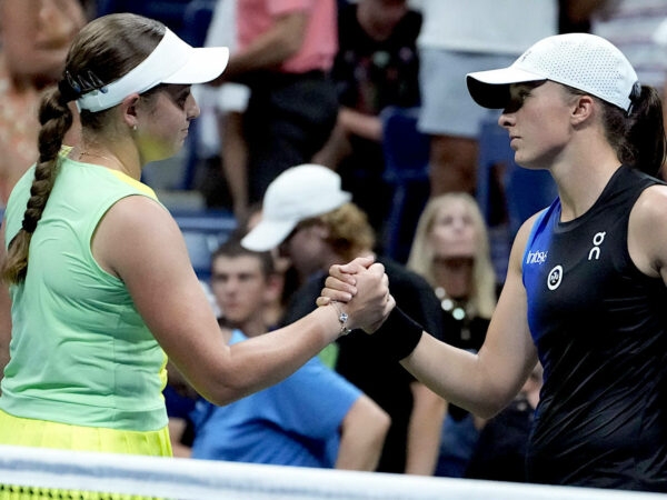 Ostapenko Swiatek US Open 2023 (John Minchillo/AP/SIPA)