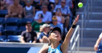 Xinyu Wang US Open 2023 service lancer de balle