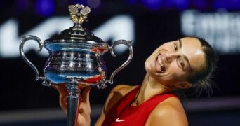 Aryna Sabalenka Open d'Australie 2024 trophée coupe