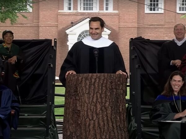 Roger Federer lors de son discours à l'Université de Dartmouth