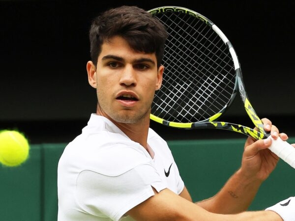 Carlos Alcaraz Wimbledon 2024 revers slicé