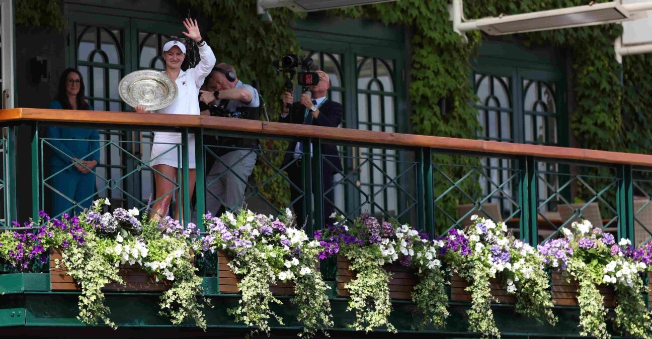 Barbora Krejcikova Wimbledon 2024 trophée