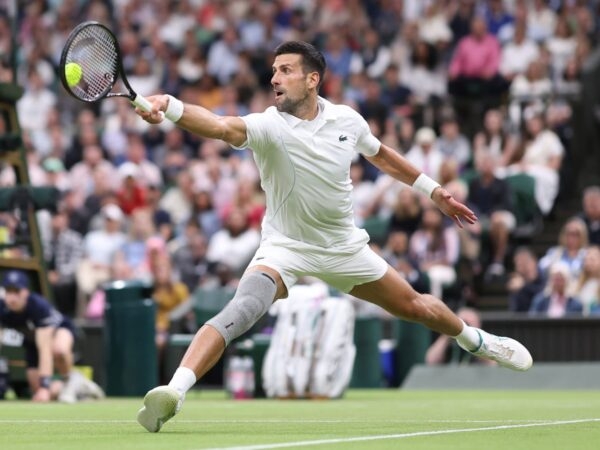 Novak Djokovic Wimbledon 2024 volée revers