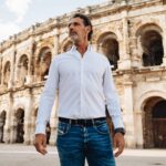 Patrick Mouratoglou devant les Arènes de Nîmes